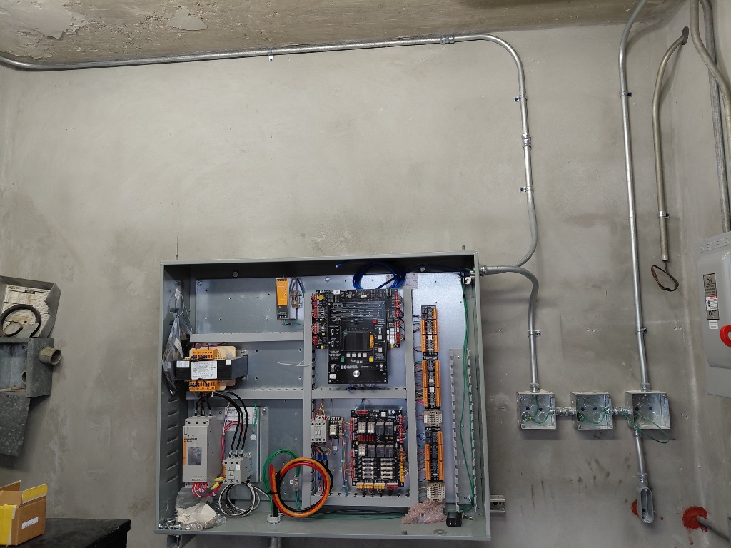 Elevator Control Cabinet — DIN Rail Controllers & Terminal Blocks